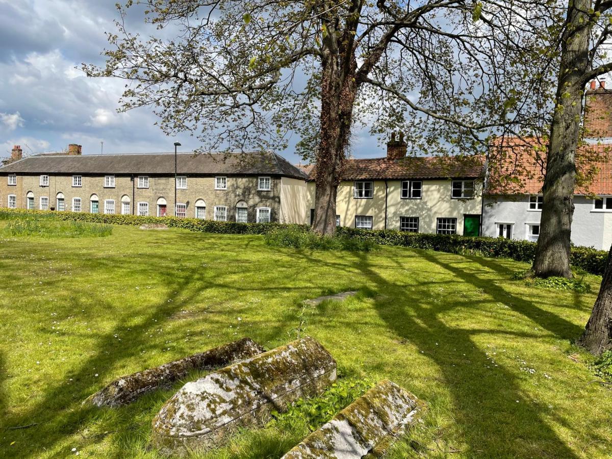 Charming Town Centre Character Cottage With Parking Stowmarket Zewnętrze zdjęcie