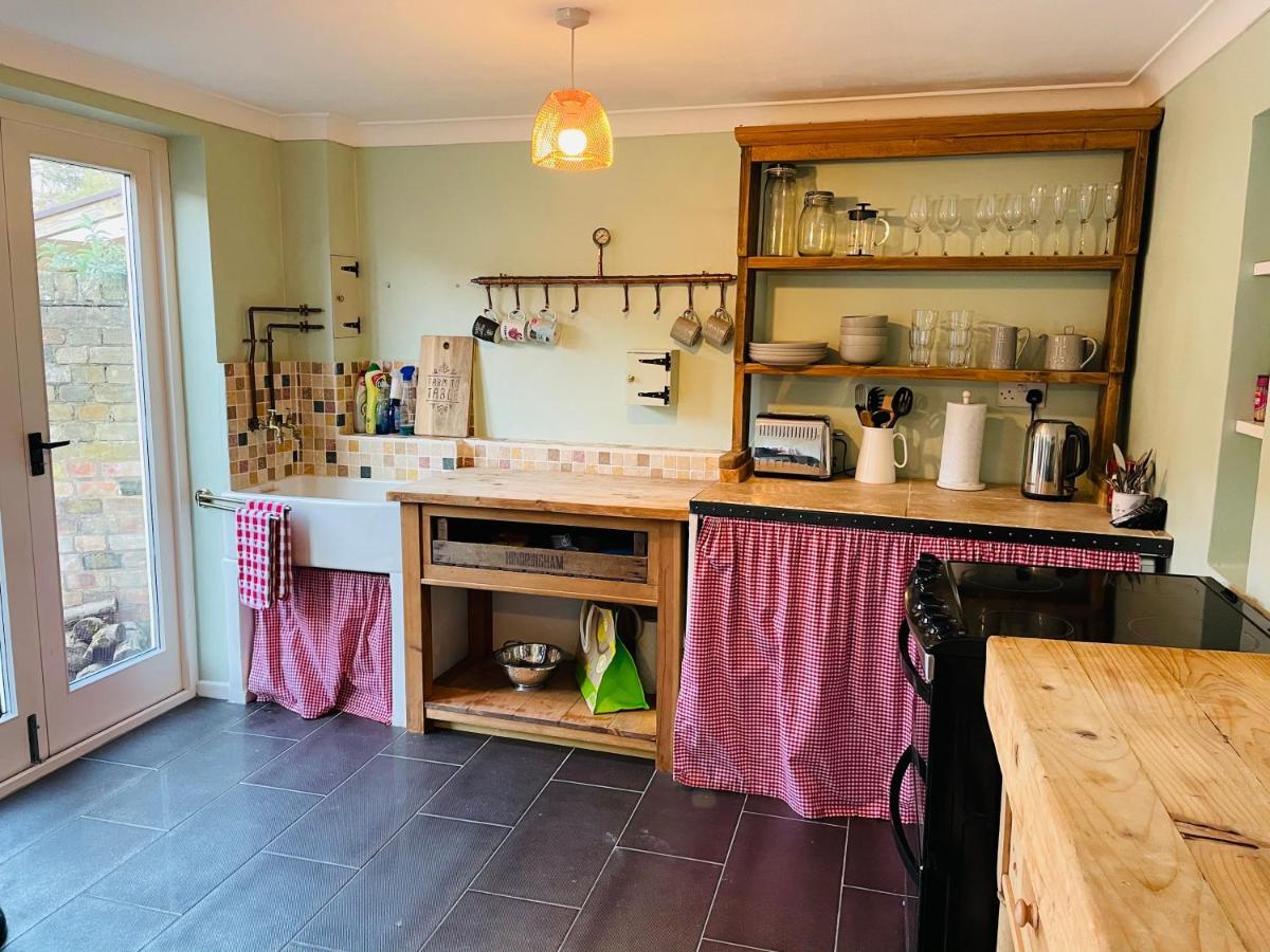 Charming Town Centre Character Cottage With Parking Stowmarket Zewnętrze zdjęcie